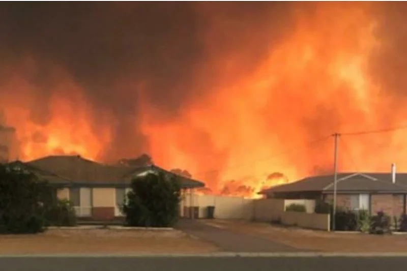 西澳多地因闪电引发丛林大火，多所房屋被毁，供水受阻（组图） - 2