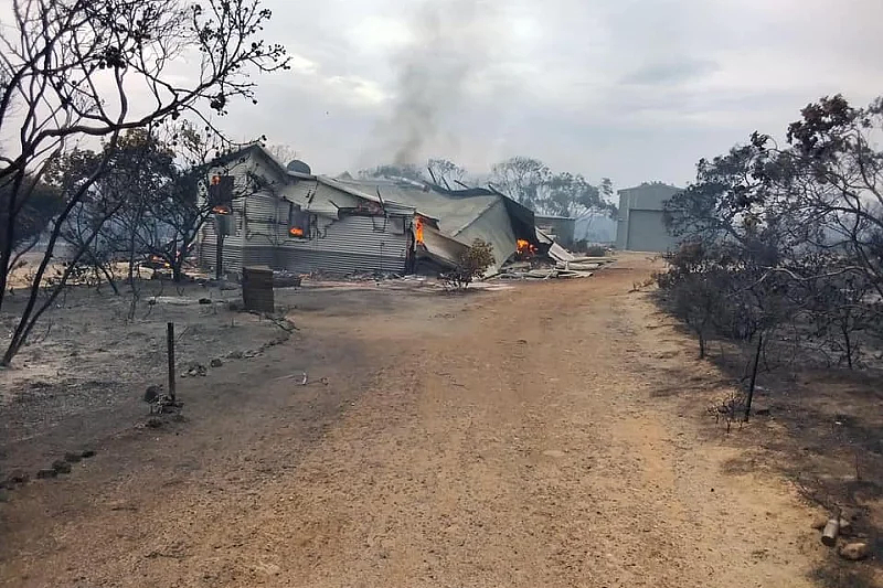西澳多地因闪电引发丛林大火，多所房屋被毁，供水受阻（组图） - 3
