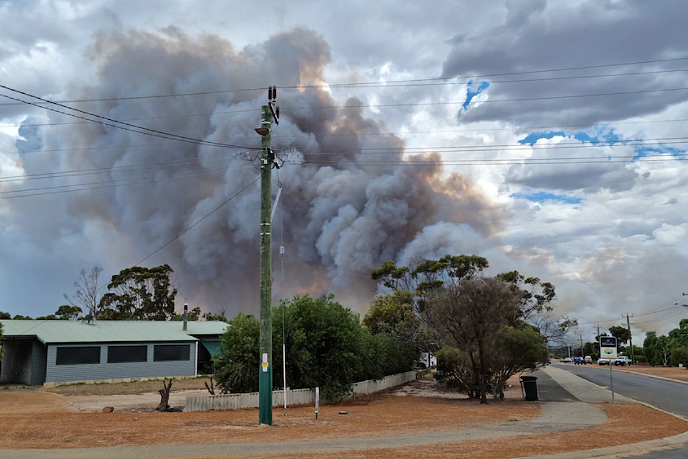 西澳天空上演“闪电秀”，三天内超200万道闪电划过，引发多场火灾（组图） - 5