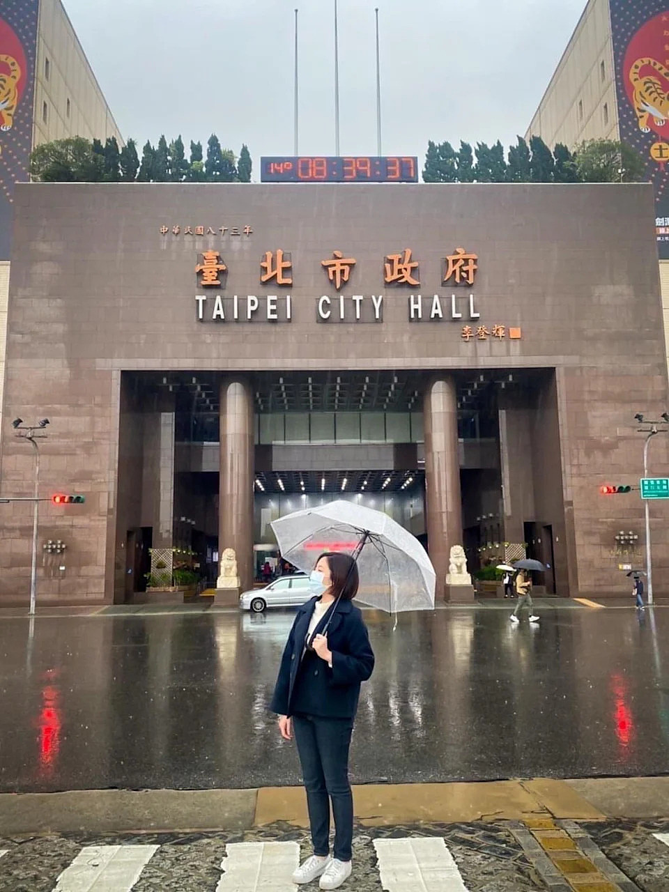 台北市政府人氣幕僚「學姐」黃瀞瑩宣布正式離職，爭取士林北投議員。 圖：翻攝黃瀞瑩臉書