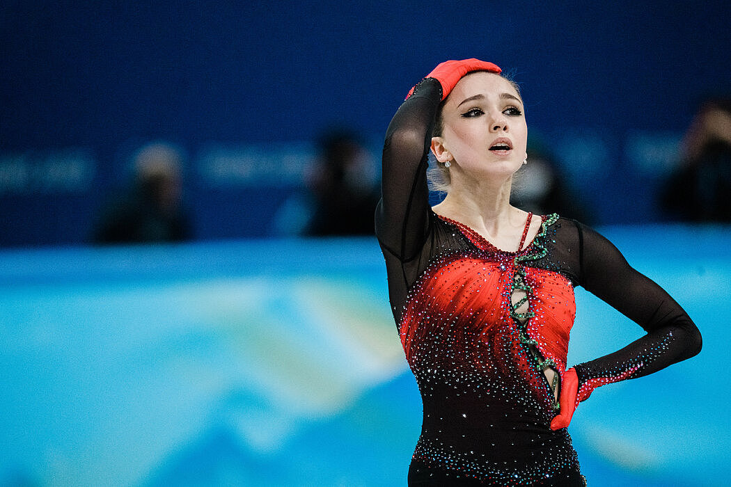卡米拉·瓦列娃参加女子自由滑项目。