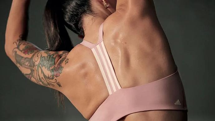 adidas女性运动内衣广告“无码”展示惹争议！官方回应：为了让每位女性找到适合自己的内衣（视频/组图） - 5