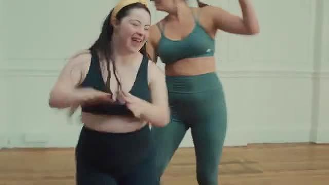 adidas女性运动内衣广告“无码”展示惹争议！官方回应：为了让每位女性找到适合自己的内衣（视频/组图） - 8