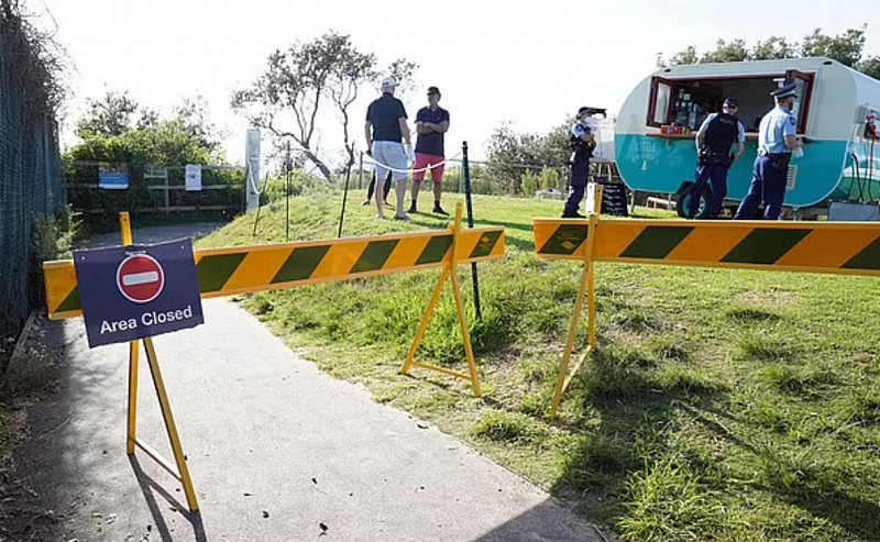 悉尼男遭鲨鱼“咬断吞噬”！今日仍有人无视路障警告，在同一地点游泳（视频/组图） - 4