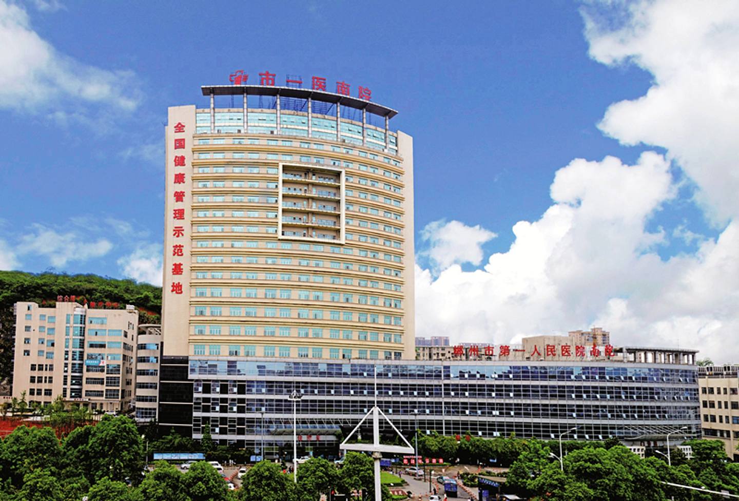 兩名湖南籍人士，從香港偷渡至珠海後，駕車至湖南，在郴州市第一人民醫院南院確診。