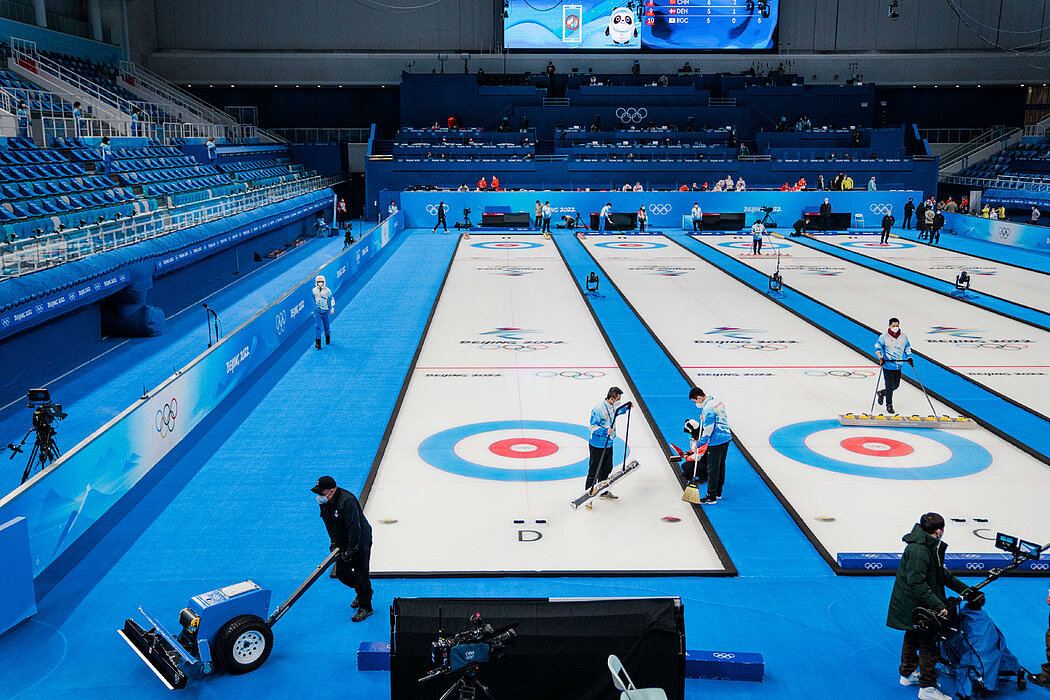 2008年夏季奥运会使用过的泳池被改造为四个冰壶赛道。