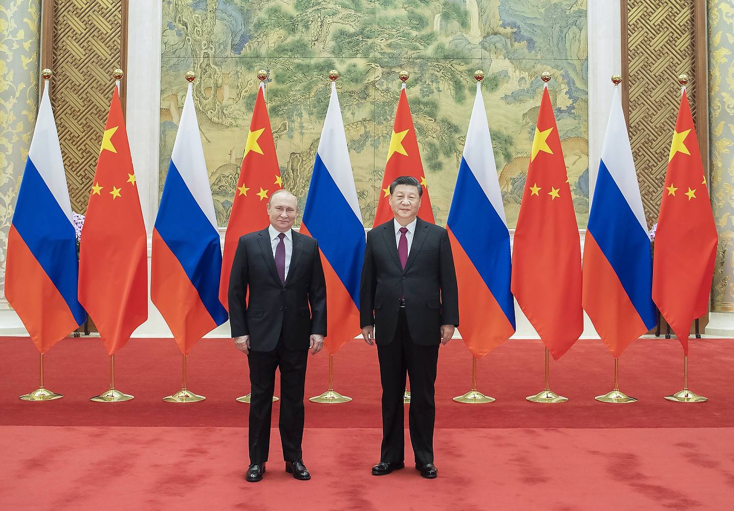 2022年2月4日，中国国家主席习近平（右）在北京钓鱼台国宾馆同俄罗斯总统普京（左）举行会谈。 （新华社）