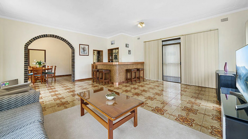  高出指导价5万！悉尼旧房成功售出，中介惊呆：太疯狂