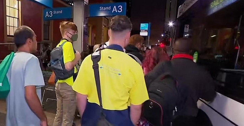 悉尼火车停运致交通瘫痪，M2车龙长达22公里，部分学校被迫停课！莫里森：罢工者不尊重悉尼民众（组图） - 4