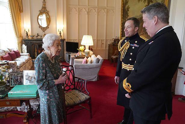 英国女王新冠检测呈阳性，大臣网上祈福，太子查尔斯可能提前登基（组图） - 3