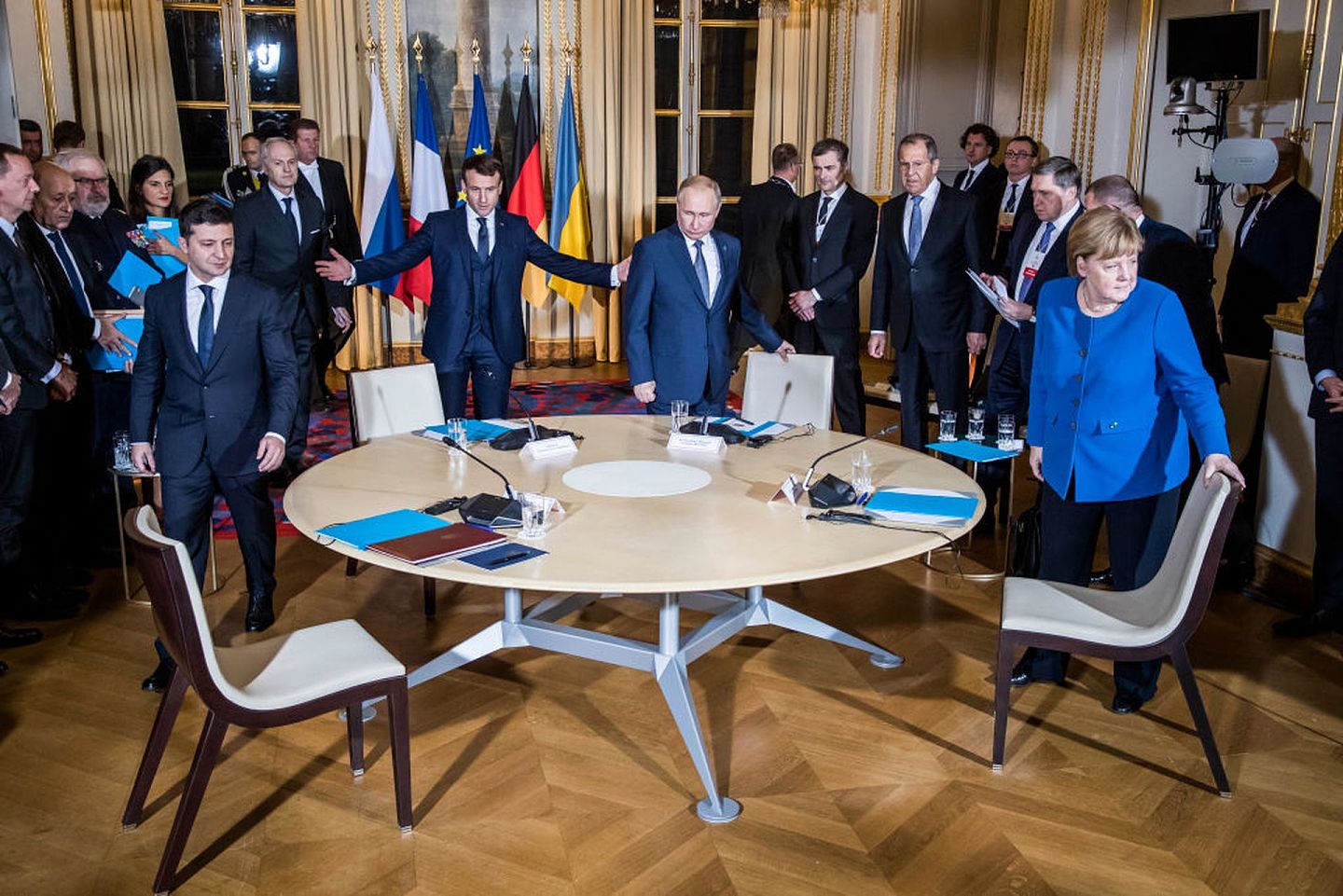 2019年12月9日，法国总统马克龙在爱丽舍宫举办“诺曼底会谈”，由法、德、俄、乌四国领袖聚集协调乌东问题。（Getty）