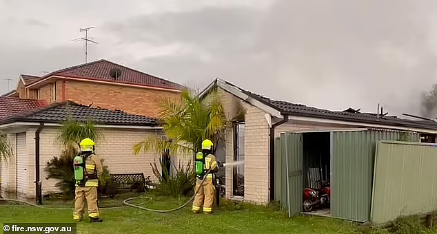 新州多地遇风暴袭击，悉尼住宅遭雷劈屋顶着火，街道被淹（视频/组图） - 5