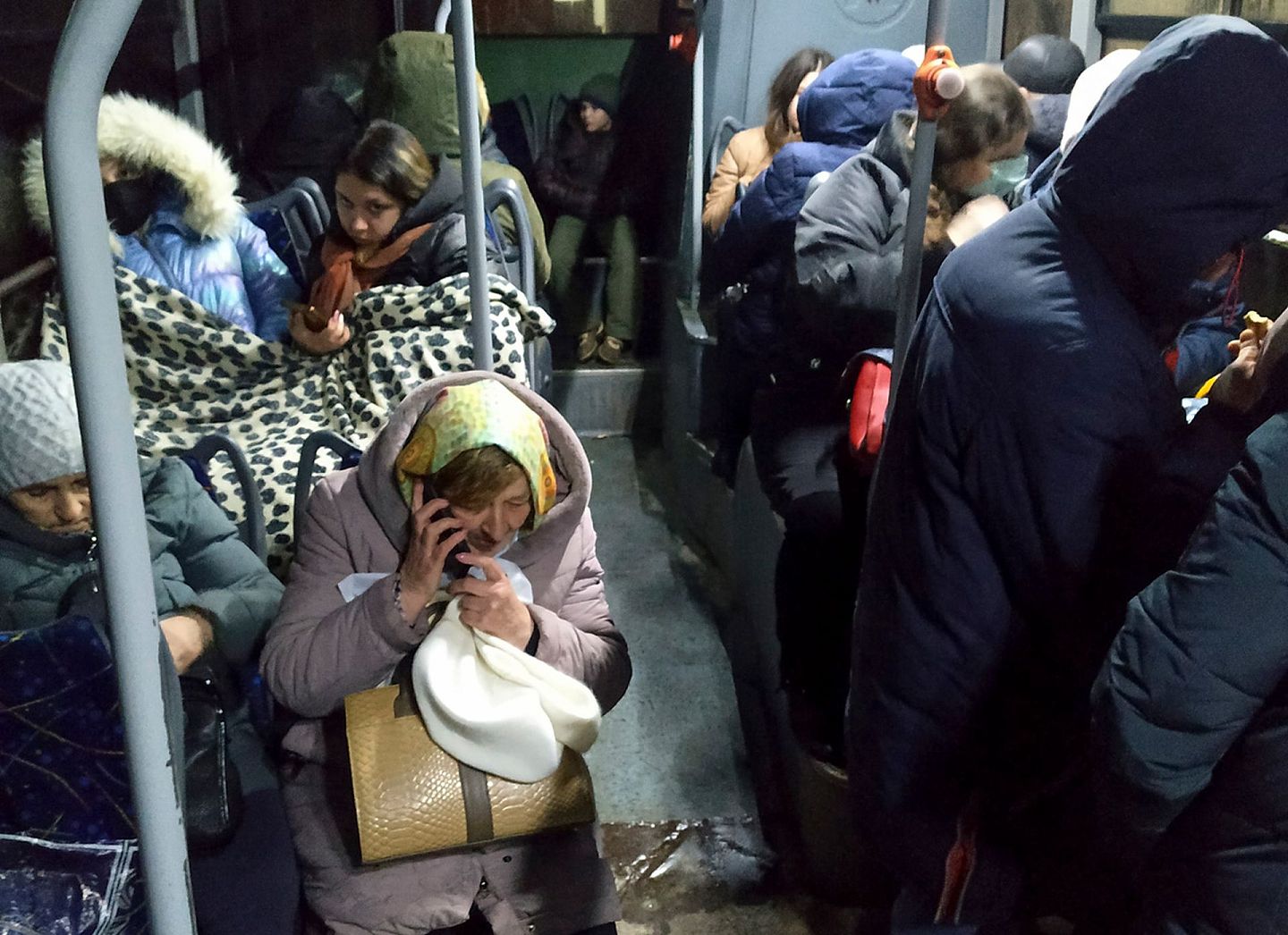 2月18日，乌克兰顿涅茨克，当地政府将其控制区域的平民撤离到俄罗斯。（AP）