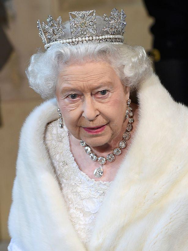英国王室规矩多多，女王和凯特屡次触犯着装原则，只有梅根循规蹈矩（组图） - 2