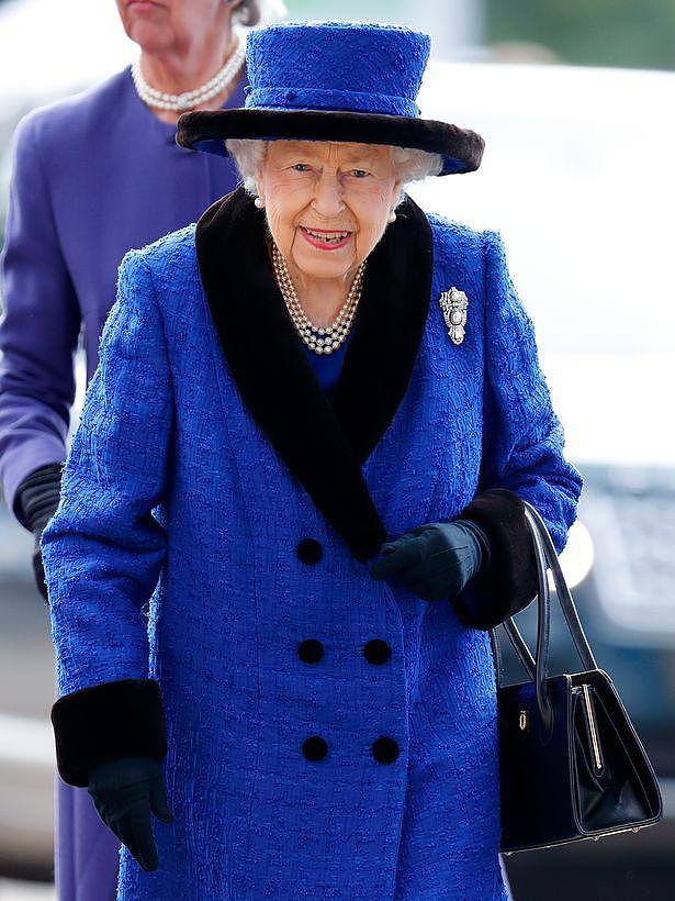 英国王室规矩多多，女王和凯特屡次触犯着装原则，只有梅根循规蹈矩（组图） - 4