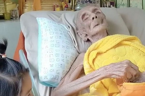 ▲▼泰国一名老人，一度被外界盛传是高龄163岁的僧侣。 （图／翻摄自TikTok@auyary13）