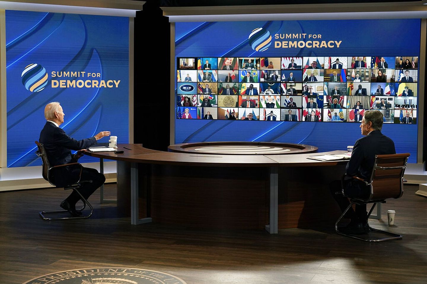 美国总统拜登2021年12月9日在白宫出席以视频形式举行的民主峰会。（AP）
