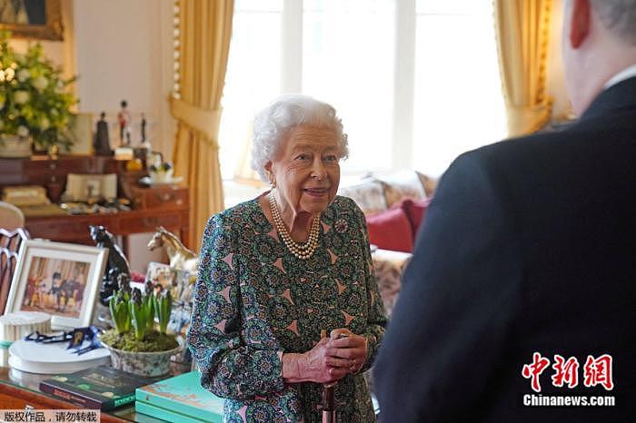 英国白金汉宫发言人：女王与首相举行例行电话会谈（图） - 1