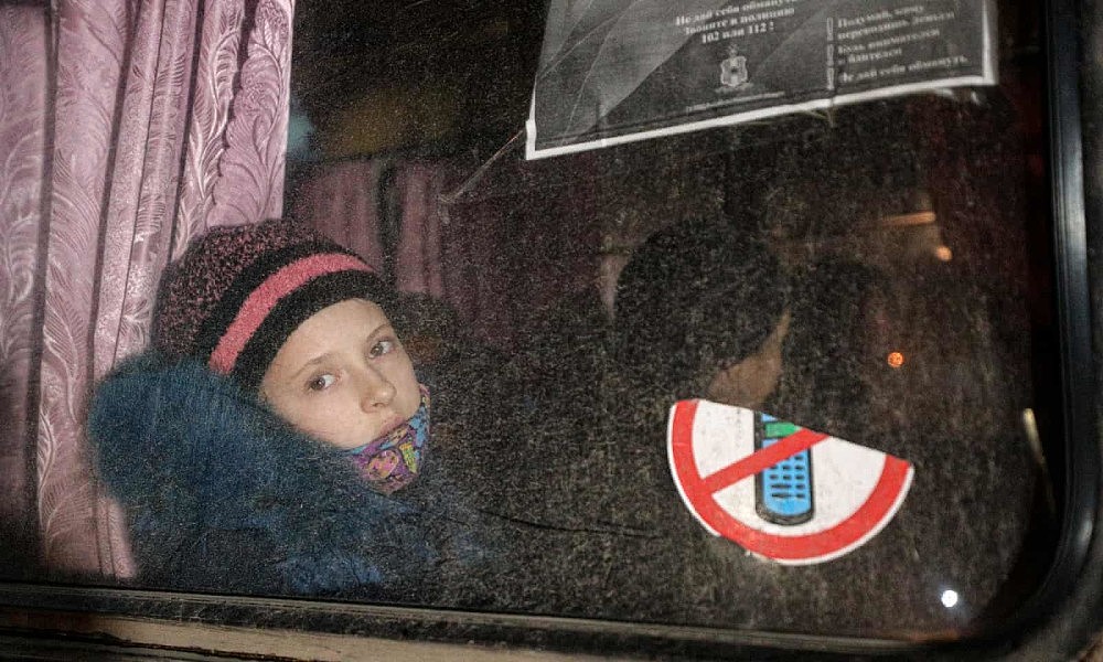 70万顿涅茨克居民逃往俄罗斯：过境便是不归路（组图） - 1