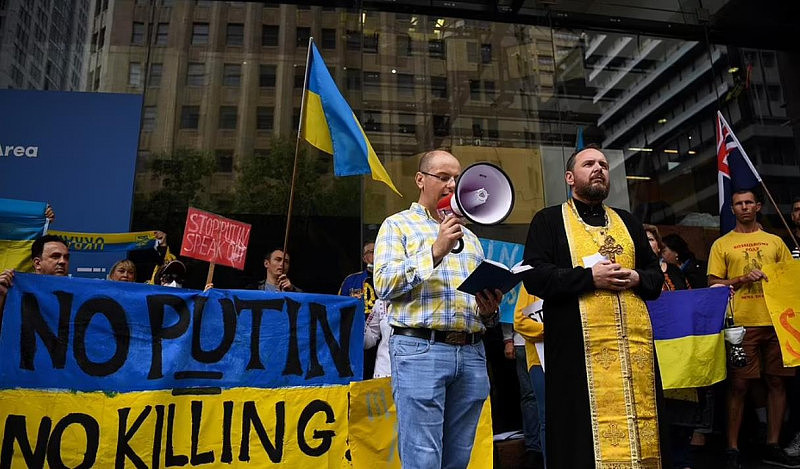 数百人走上悉尼街头，抗议俄罗斯进攻乌克兰！有人当场落泪（组图） - 4