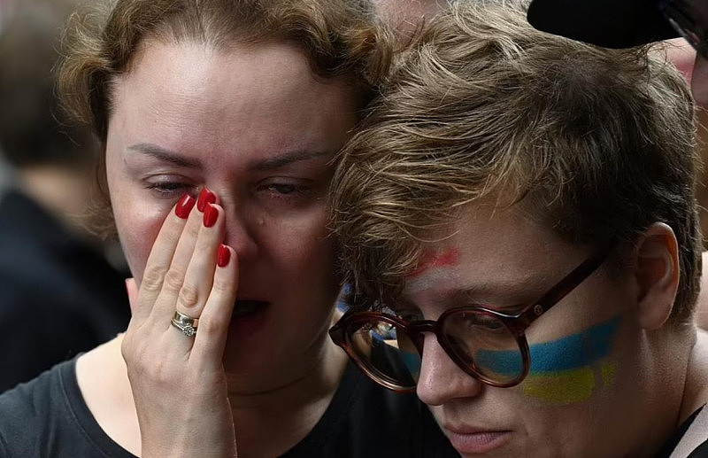 数百人走上悉尼街头，抗议俄罗斯进攻乌克兰！有人当场落泪（组图） - 5