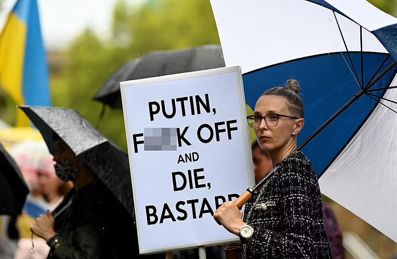 数百人走上悉尼街头，抗议俄罗斯进攻乌克兰！有人当场落泪（组图） - 10