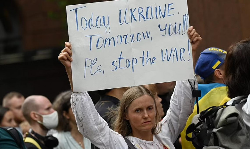 数百人走上悉尼街头，抗议俄罗斯进攻乌克兰！有人当场落泪（组图） - 11