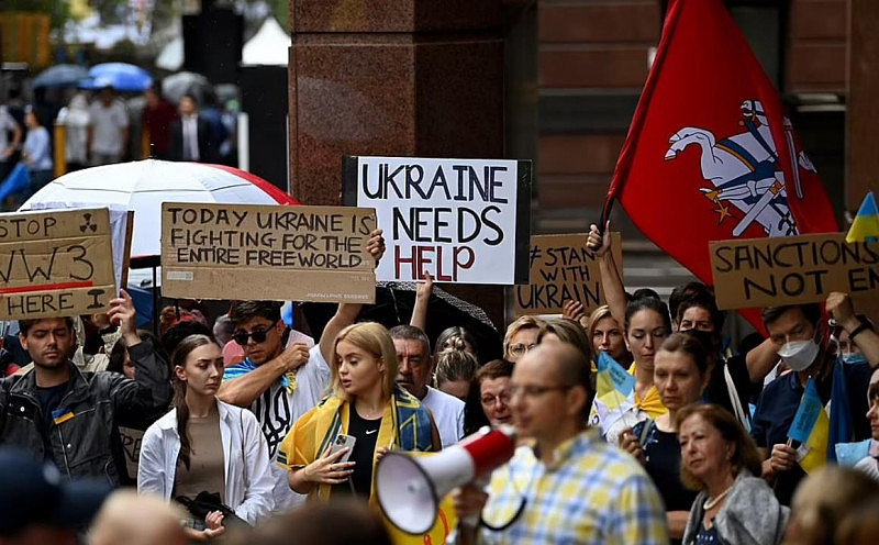 数百人走上悉尼街头，抗议俄罗斯进攻乌克兰！有人当场落泪（组图） - 13