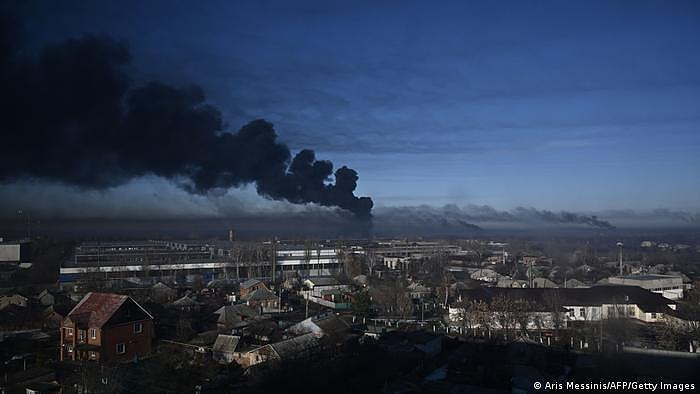 Ukraine Konflikt | Rauchwolke über Militärflughafen in Chuguyev