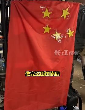 在乌华人地下室躲避时自制中国国旗：有了国旗“像有了主心骨”