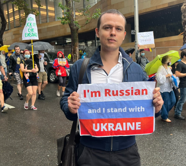 悉尼CBD爆发游行，示威者冒雨声援乌克兰，吁澳洲禁止俄罗斯人入境
