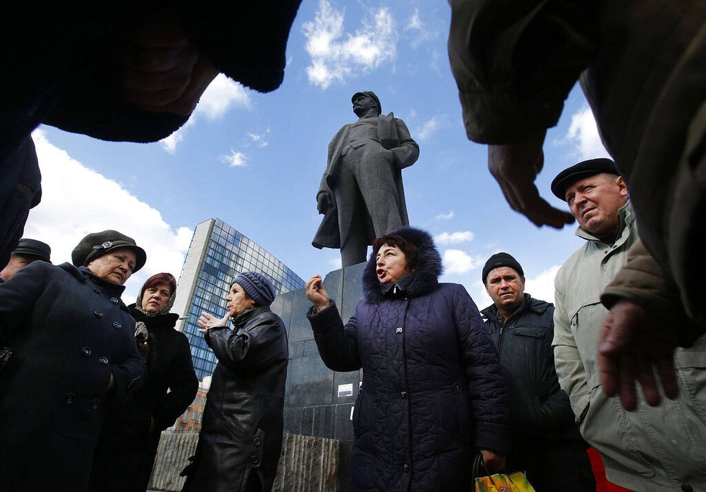 顿涅茨克市内的一座列宁雕像。（美联社）