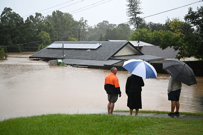 昆州洪水肆虐，部分学校周一停课，当局呼吁居民居家办公（组图） - 3