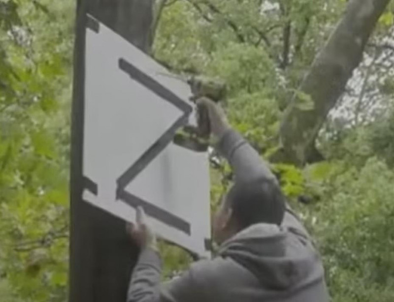 亲俄抗议者齐聚悉尼，在俄领馆悬挂Z字牌，这是什么意思？（视频/组图） - 2