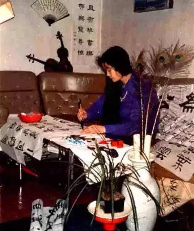 66岁阿姨自称“中国野模第一人”，结伴澳洲老头环球自驾航海，擦出爱的火花（组图） - 2