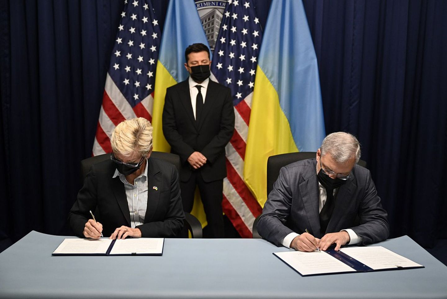 乌克兰总统官方网站2021年9月1日发布消息称，在泽连斯基访美期间，美国和乌克兰签署了一系列协定，涉及战略军事合作、科技合作、边境安全等领域，如今看来皆是纸上谈兵。（乌克兰总统官方网站）