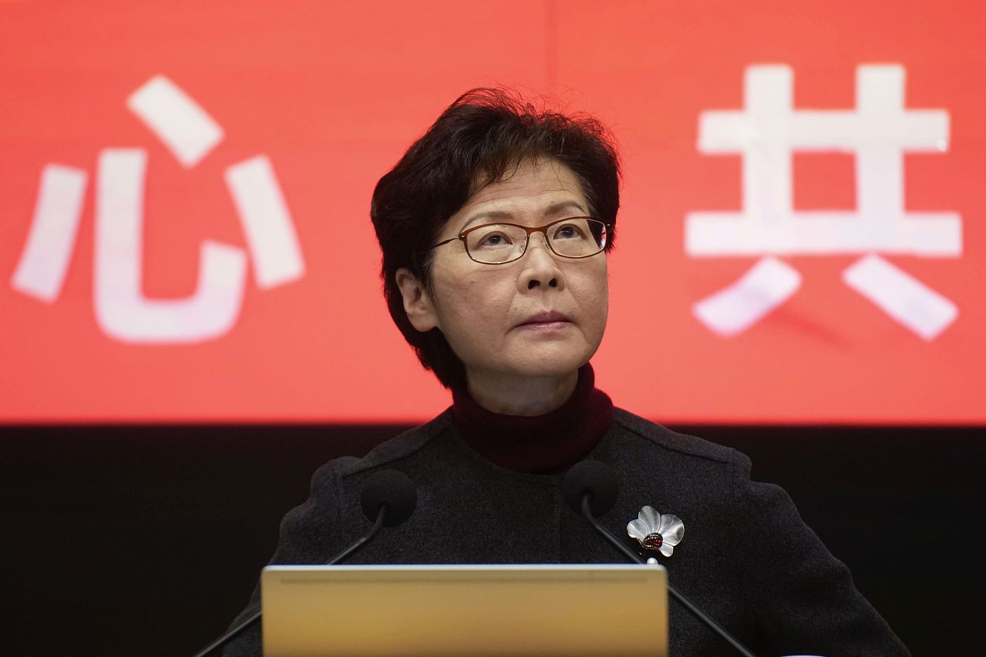 2022年2月22日，香港特区行政长官林郑月娥在新闻发布会上表示，香港将于3月对全体居民进行COVID-19检测。(美联社)