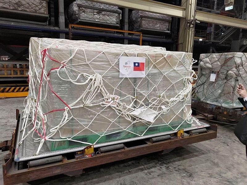 力挺乌克兰，台湾对乌援助的第一批医疗物资27吨，28日晚间启运。 （外交部提供）中央社记者黄雅诗传真111年3月1日