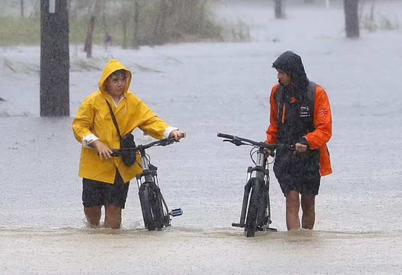 洪水席卷悉尼西区，奥迪车上留求救信号！当地居民：不敢想象今晚的情况（组图） - 4