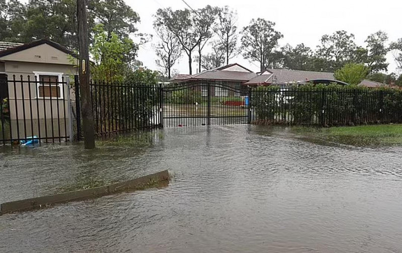 洪水席卷悉尼西区，奥迪车上留求救信号！当地居民：不敢想象今晚的情况（组图） - 8