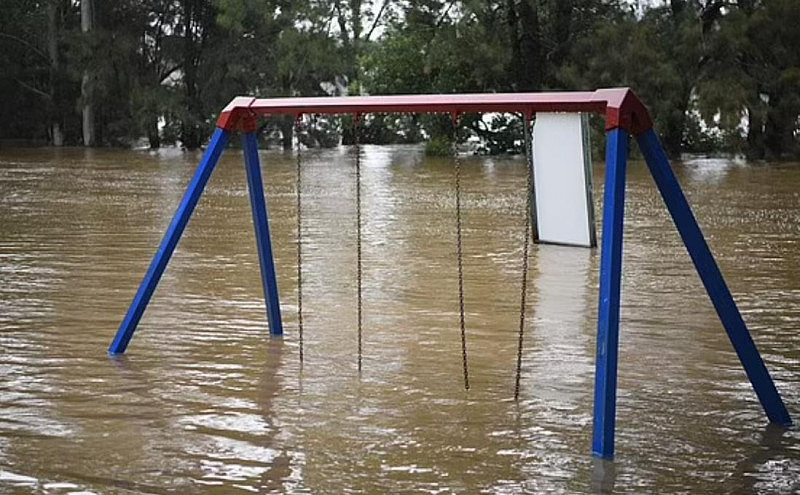 洪水席卷悉尼西区，奥迪车上留求救信号！当地居民：不敢想象今晚的情况（组图） - 11