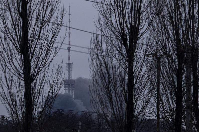 乌克兰今天指责俄罗斯以火箭攻击首都基辅电视塔，造成5名平民丧生。路透