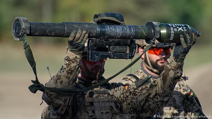 Deutschland | Bundeswehroldaten mit Panzerfaust