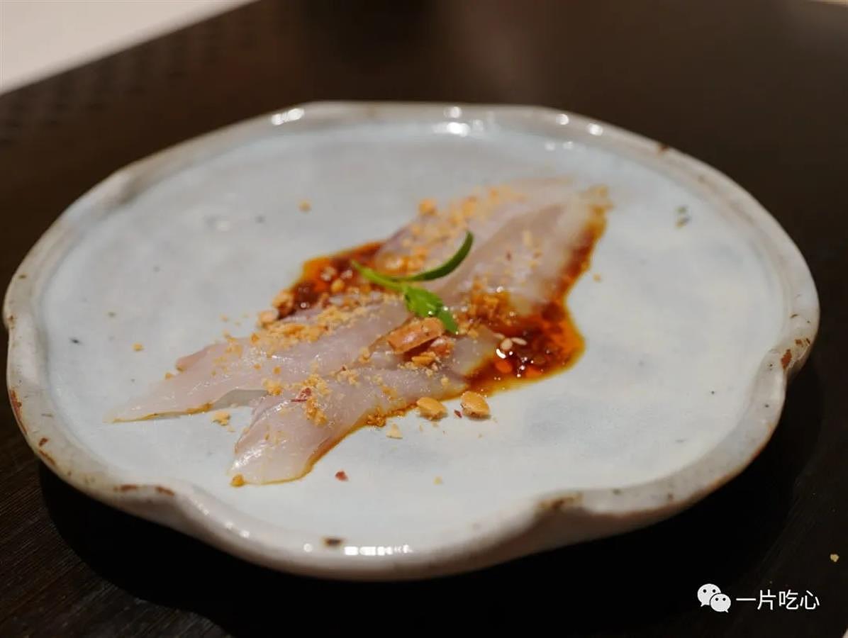 整鸡只取一片肉，人均两千吃不饱！上海一餐厅被指“中餐日作”宰客，商家发声