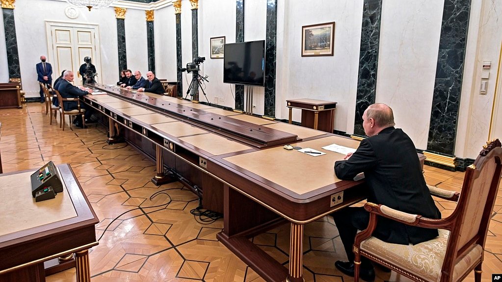 俄罗斯总统普京在克里姆林宫主持经济工作会议。（2022年2月28日）