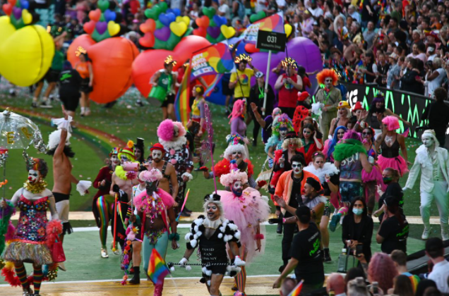 悉尼今晚彩虹色！同性恋狂欢节大游行嗨翻天，工党党魁及华裔议员现身游行现 场（视频/组图）