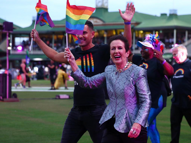 超50000人参与悉尼同性恋狂欢节！游行开始前，队伍默哀片刻（组图） - 6