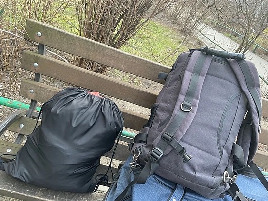 离开基辅时，王晶和朋友只随身携带几个包（图片来源于采访对象）
