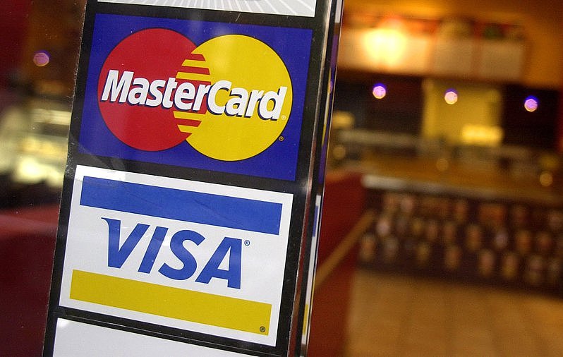 国际信用卡公司Visa和万事达卡（Mastercard）5日宣布，他们将停止在俄罗斯的业务，并切断所有俄罗斯银行与其支付系统的连结。 美联社