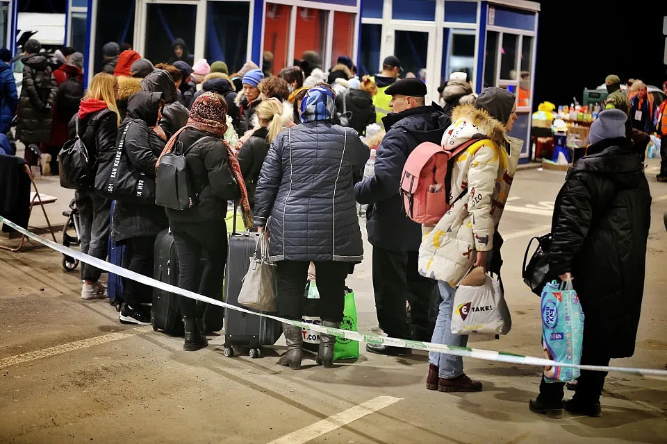 大批難民排隊等著入境斯洛伐克。（圖／翻攝自Ministerstvo vnútra SR 臉書）